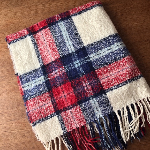 Aerie Boucle Large Blanket Scarf Wrap Shawl Plaid Tartan Warm Red Blue - Picture 2 of 7